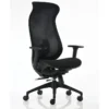 silla ejecutiva orm con respaldo alto de malla negra y brazos 3D ajustables