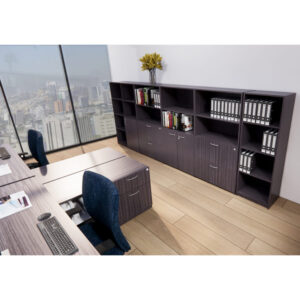 conjunto de libreros de oficina modulares con estanterías abiertas y cerradas