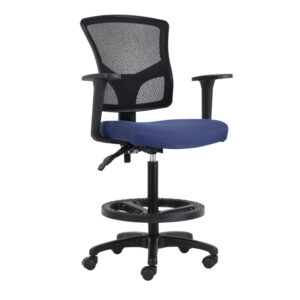 silla cajero Aqua asiento azul malla ventilada brazos ajustables y reposapiés